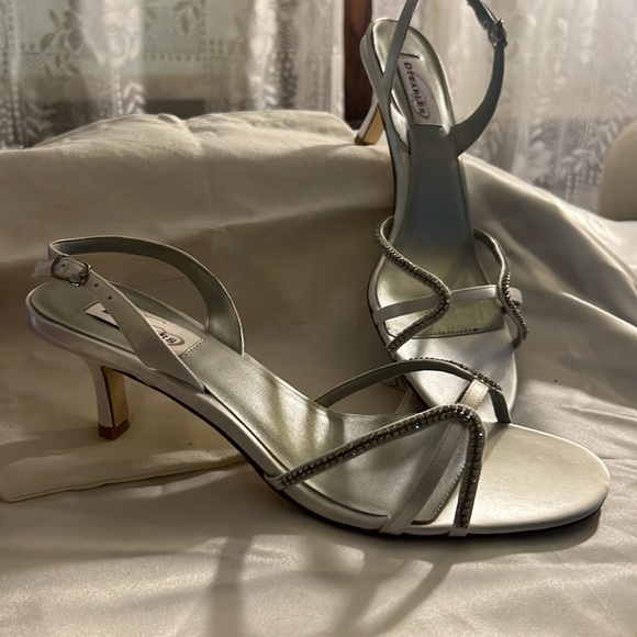 White Satin Kitten heel with rhinestones - Picture 3 of 5
